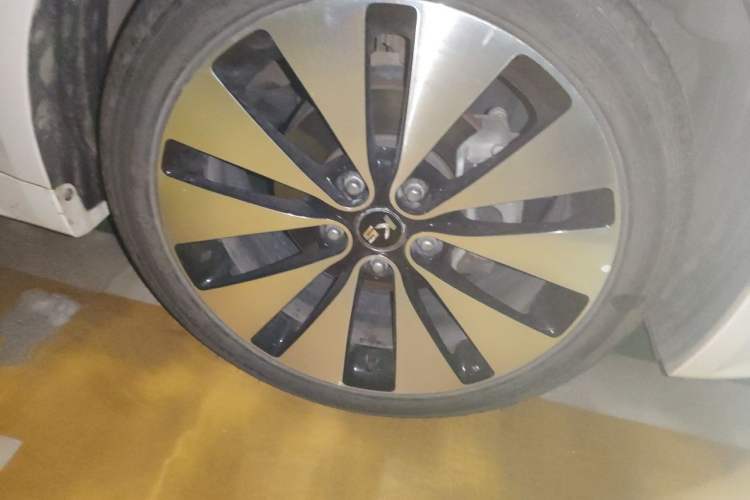 Used Kia K5 2012 2.0L Automatic GLS Right Front Wheel Hub
