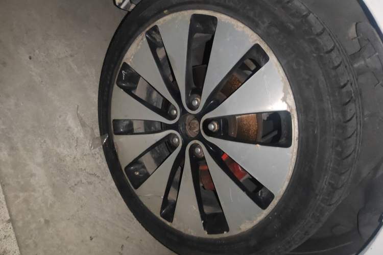 Used Kia K5 2012 2.0L Automatic DLX Right Front Wheel Hub