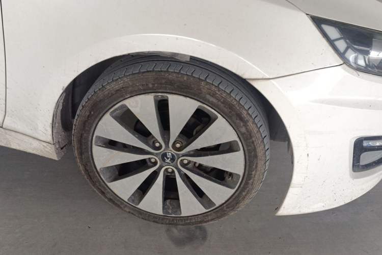 Used Kia K5 2012 2.0L Automatic DLX Right Front Wheel Hub