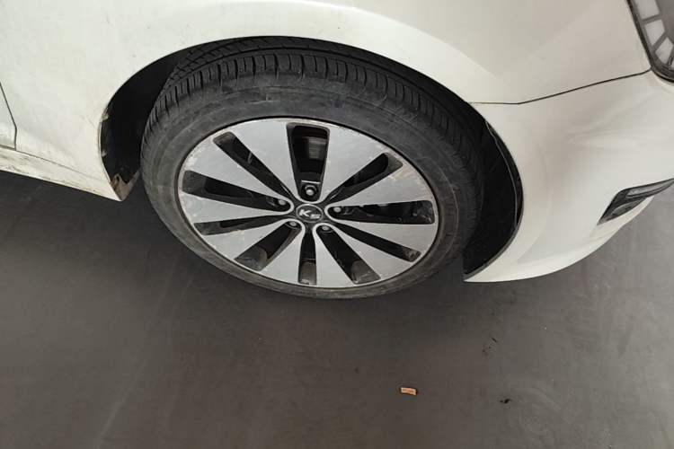 Used Kia K5 2012 2.0L Automatic GLS Right Front Wheel Hub