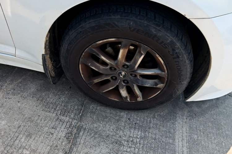 Used Kia K5 2012 2.0L Automatic GL Right Front Wheel Hub