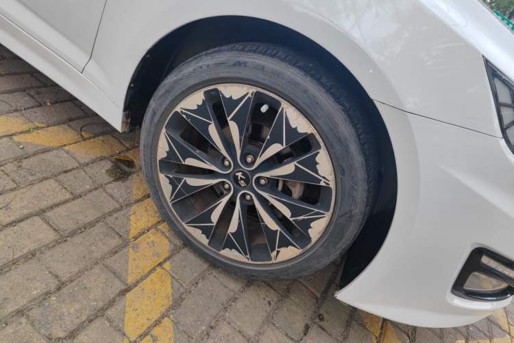 Used Kia K5 2012 2.0L Automatic DLX Right Front Wheel Hub