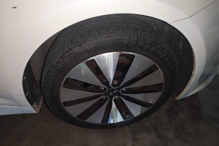 Used Kia K5 2012 2.0L Automatic DLX Right Front Wheel Hub
