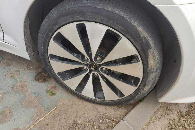 Used Kia K5 2012 2.0L Automatic DLX Right Front Wheel Hub