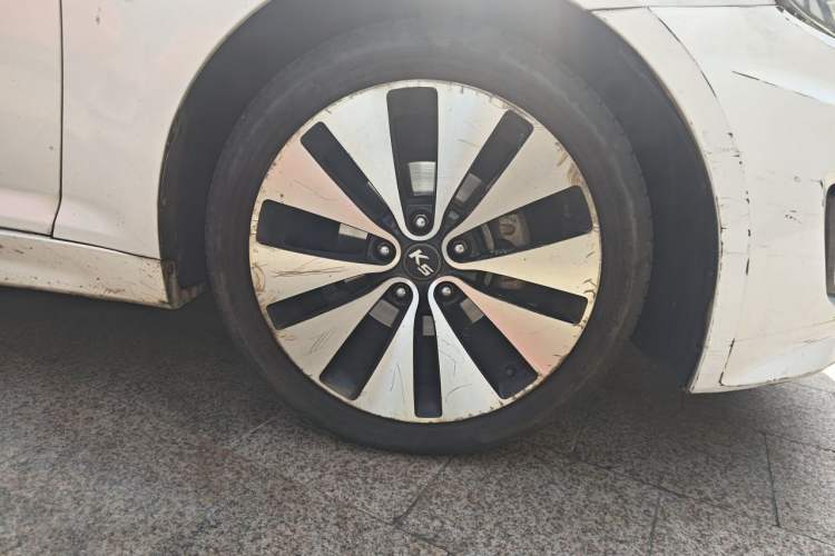 Used Kia K5 2012 2.0L Automatic DLX Right Front Wheel Hub