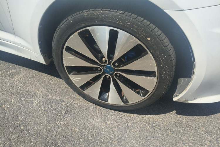 Used Kia K5 2012 2.0L Automatic DLX Right Front Wheel Hub