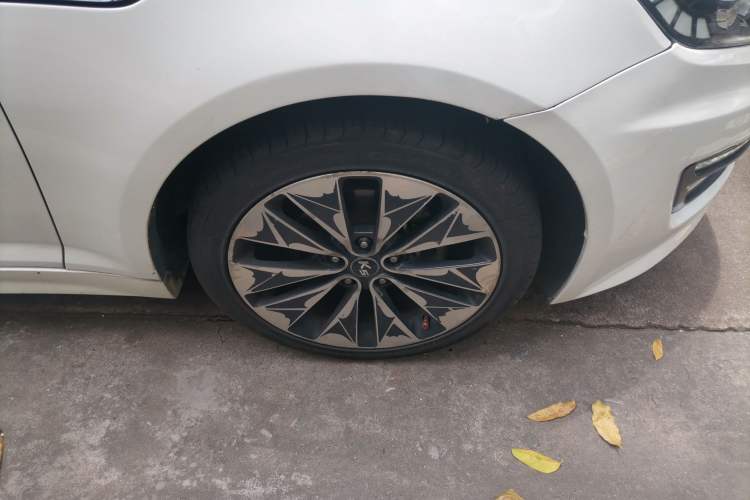 Used Kia K5 2012 2.0L Automatic DLX Right Front Wheel Hub