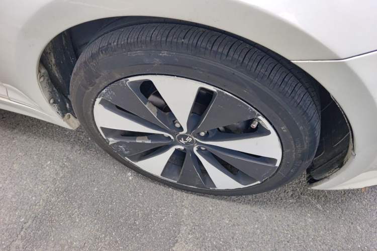 Used Kia K5 2012 2.0L Automatic DLX Right Front Wheel Hub
