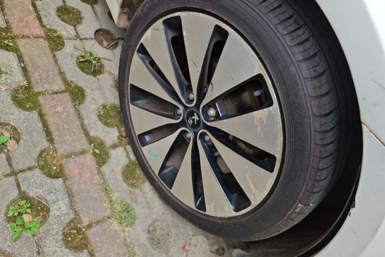 Used Kia K5 2012 2.0L Automatic DLX Right Front Wheel Hub