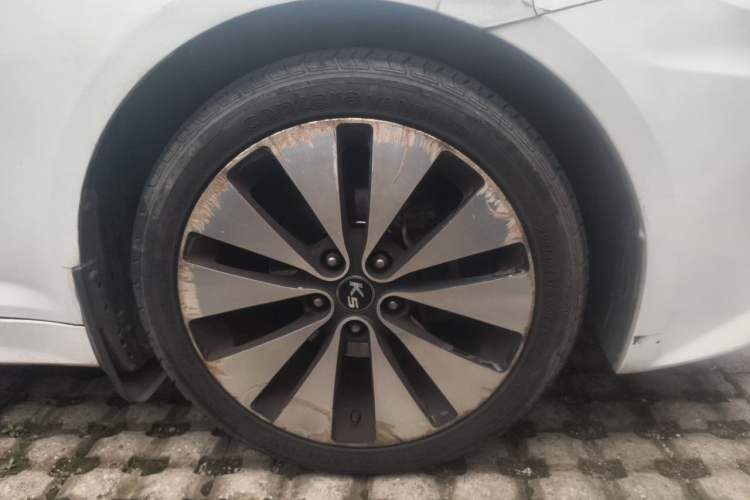 Used Kia K5 2012 2.0L Automatic DLX Right Front Wheel Hub