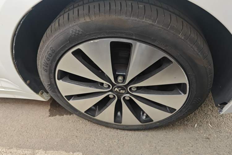 Used Kia K5 2012 2.0L Automatic DLX Right Front Wheel Hub