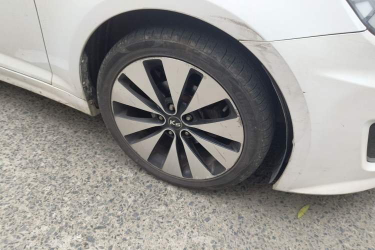 Used Kia K5 2012 2.0L Automatic DLX Right Front Wheel Hub