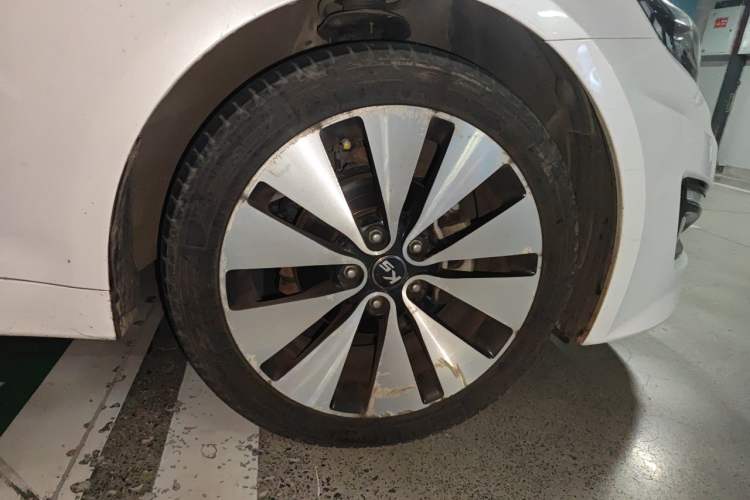 Used Kia K5 2012 2.0L Automatic DLX Right Front Wheel Hub