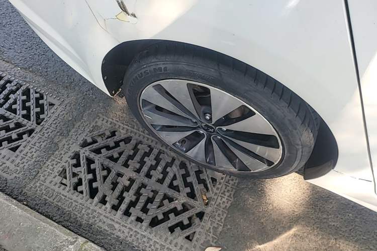 Used Kia K5 2012 2.0L Automatic DLX Right Rear Wheel Hub