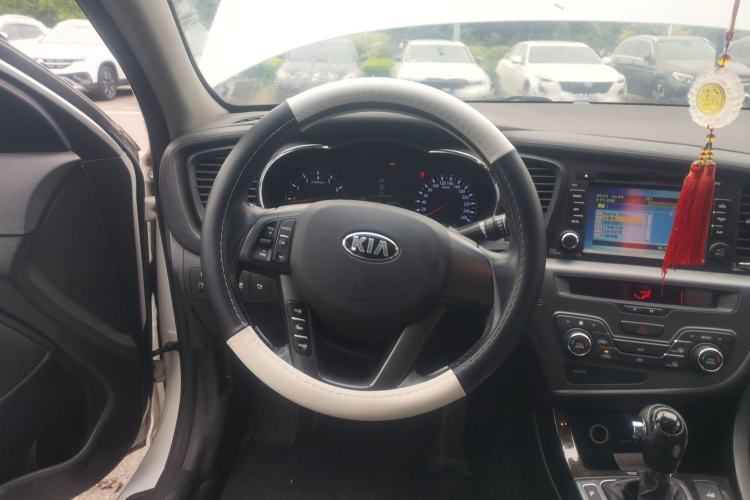 Used Kia K5 2012 2.0L Automatic DLX Steering Wheel