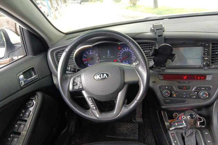 Used Kia K5 2012 2.0L Automatic DLX Steering Wheel