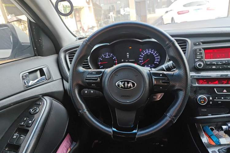 Used Kia K5 2012 2.0L Automatic DLX Steering Wheel