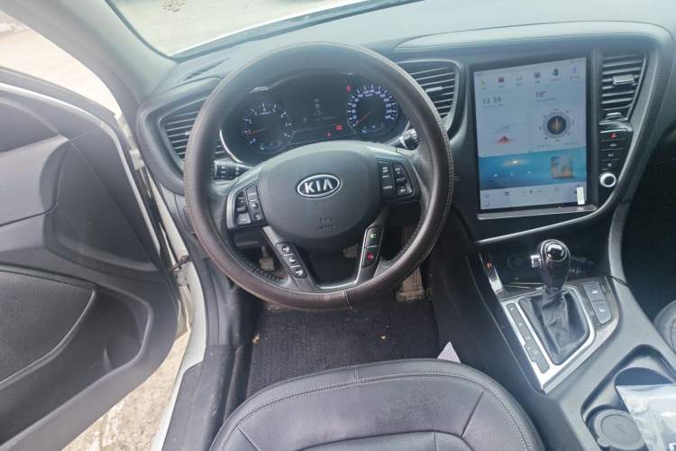 Used Kia K5 2012 2.0L Automatic DLX Steering Wheel