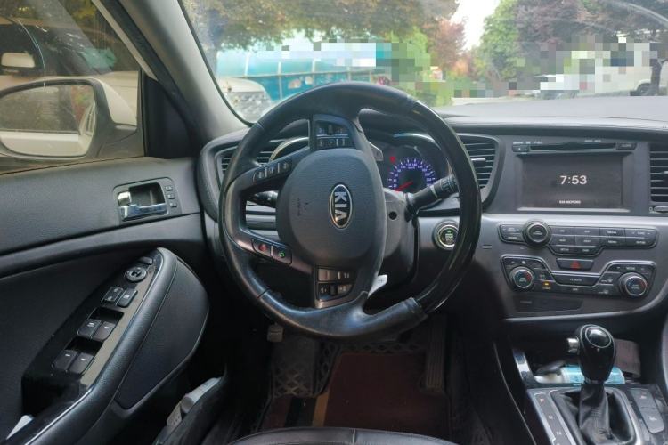 Used Kia K5 2012 2.4L Automatic DLX Steering Wheel