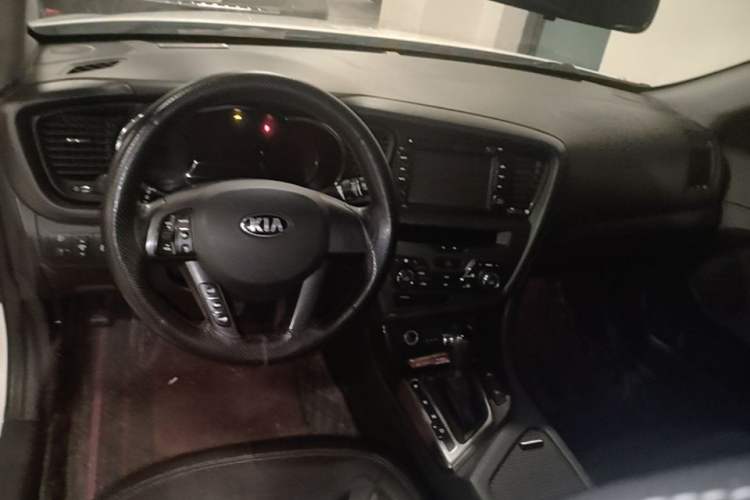 Used Kia K5 2012 2.0L Automatic DLX Steering Wheel