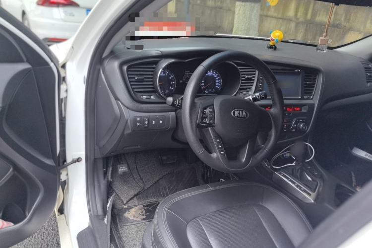 Used Kia K5 2012 2.0L Automatic DLX Steering Wheel