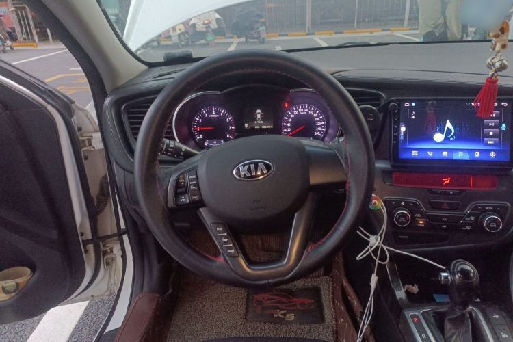 Used Kia K5 2012 2.0L Automatic DLX Steering Wheel