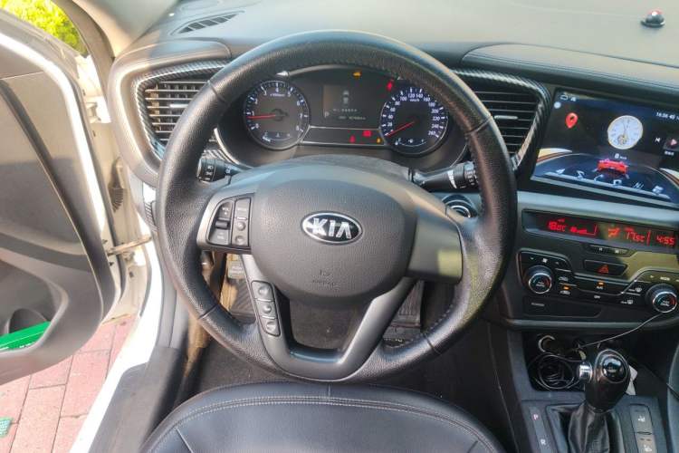 Used Kia K5 2012 2.0L Automatic DLX Steering Wheel