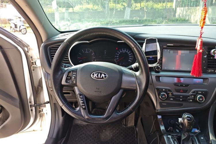 Used Kia K5 2012 2.0L Automatic DLX Steering Wheel