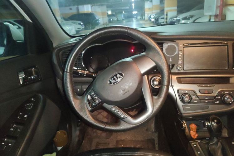 Used Kia K5 2012 2.0L Automatic GLS Steering Wheel