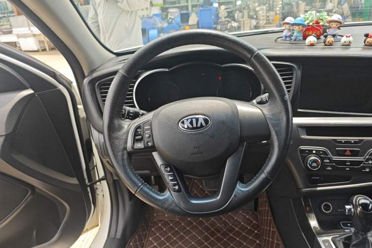 Used Kia K5 2012 2.0L Automatic GLS Steering Wheel