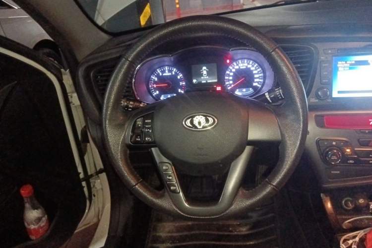 Used Kia K5 2012 2.0L Automatic DLX Steering Wheel