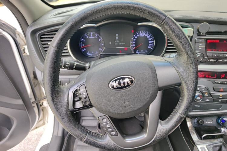 Used Kia K5 2012 2.0L Automatic DLX Steering Wheel