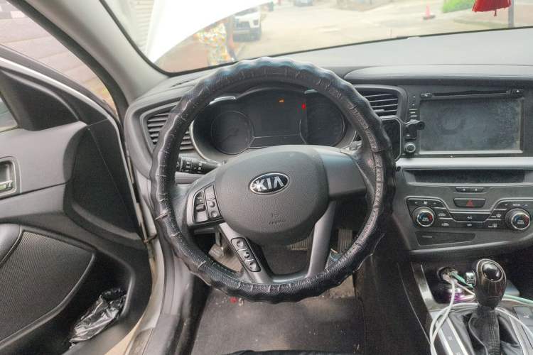 Used Kia K5 2012 2.0L Automatic DLX Steering Wheel