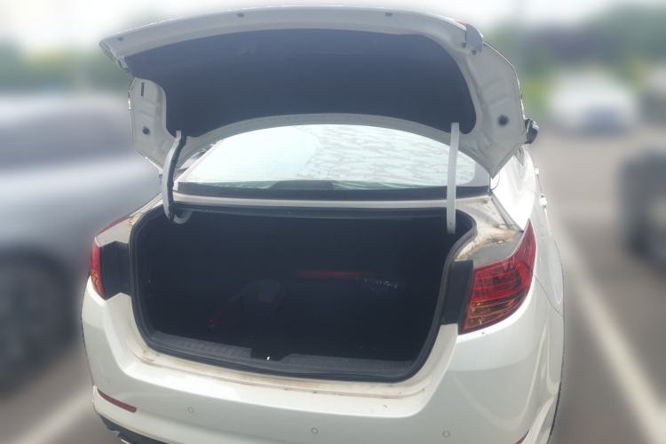 Used Kia K5 2012 2.0L Automatic DLX Trunk