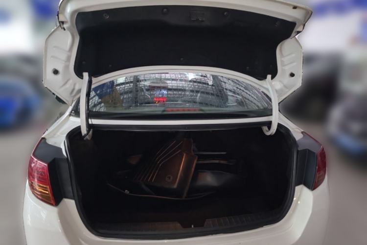 Used Kia K5 2012 2.0L Automatic DLX Trunk