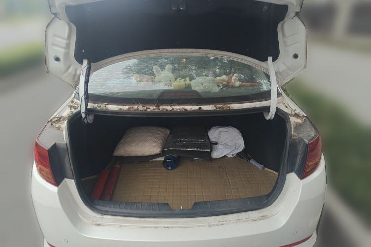 Used Kia K5 2012 2.0L Automatic DLX Trunk
