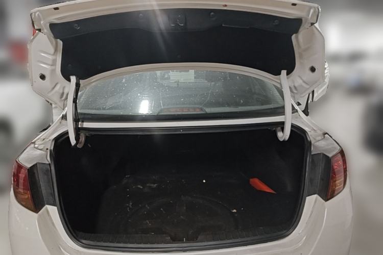 Used Kia K5 2012 2.0L Automatic DLX Trunk
