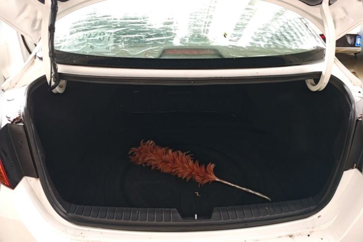 Used Kia K5 2012 2.0L Automatic DLX Trunk