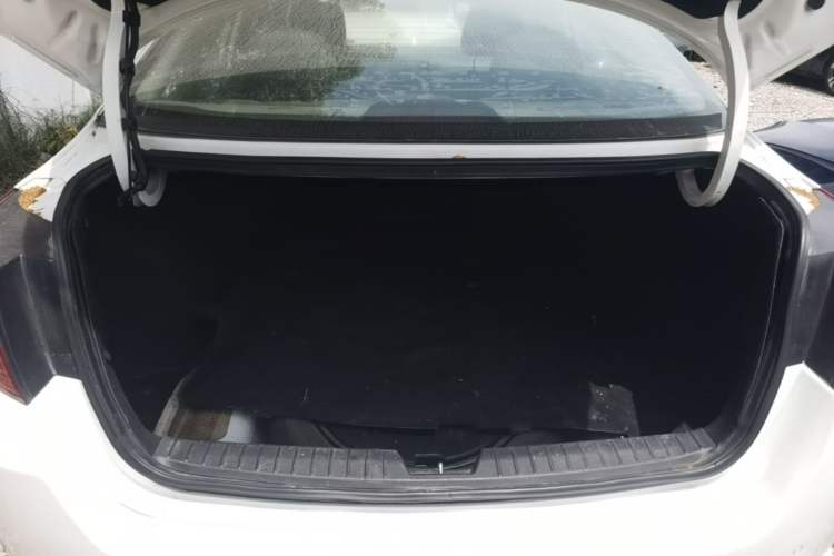 Used Kia K5 2012 2.0L Automatic DLX Trunk