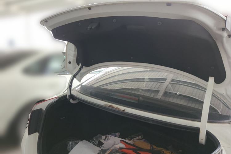 Used Kia K5 2012 2.0L Automatic DLX Trunk