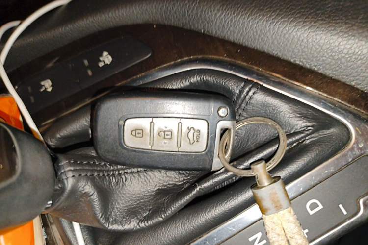 Used Kia K5 2012 2.0L Automatic DLX Vehicle Key