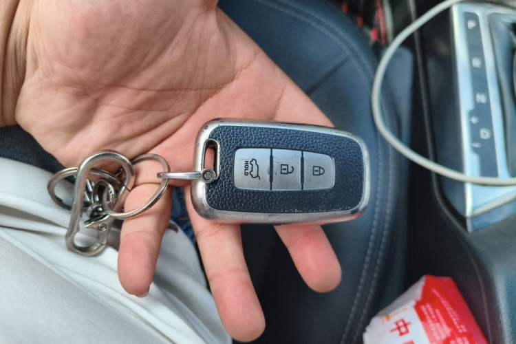 Used Kia K5 2012 2.0L Automatic DLX Vehicle Key