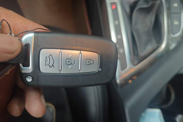 Used Kia K5 2012 2.0L Automatic DLX Vehicle Key
