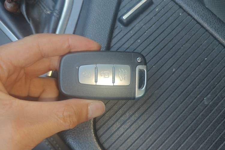 Used Kia K5 2012 2.0L Automatic DLX Vehicle Key