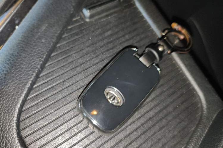 Used Kia K5 2012 2.0L Automatic DLX Vehicle Key