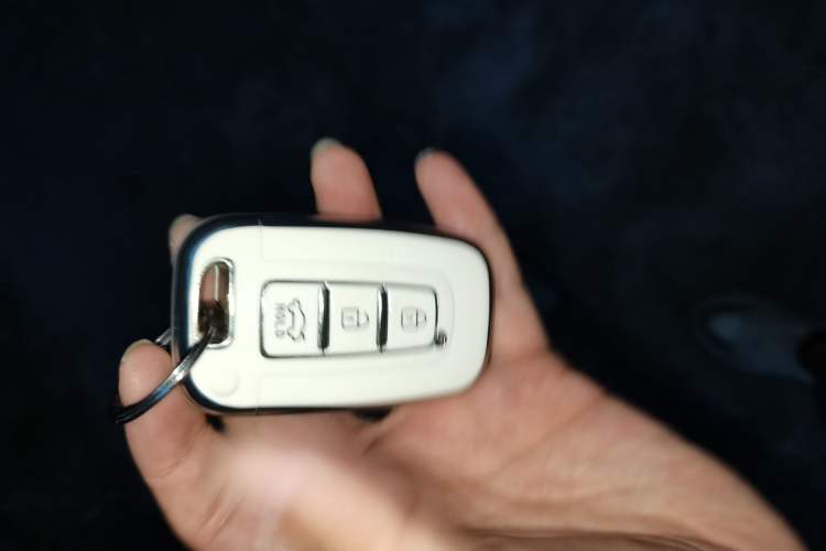 Used Kia K5 2012 2.0L Automatic DLX Vehicle Key