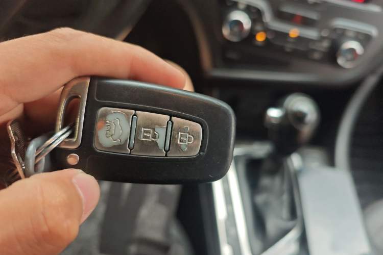 Used Kia K5 2012 2.0L Automatic DLX Vehicle Key
