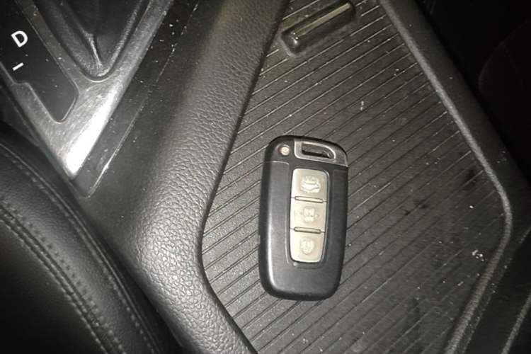 Used Kia K5 2012 2.0L Automatic DLX Vehicle Key