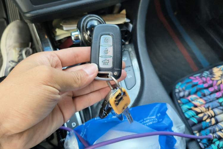 Used Kia K5 2012 2.0L Automatic Premium Vehicle Key