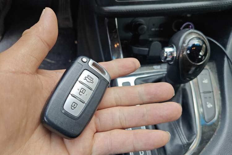 Used Kia K5 2012 2.0L Automatic DLX Vehicle Key